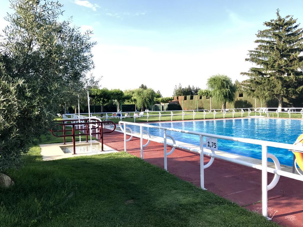 Hotel Valjunco Valencia de Don Juan Kültér fotó